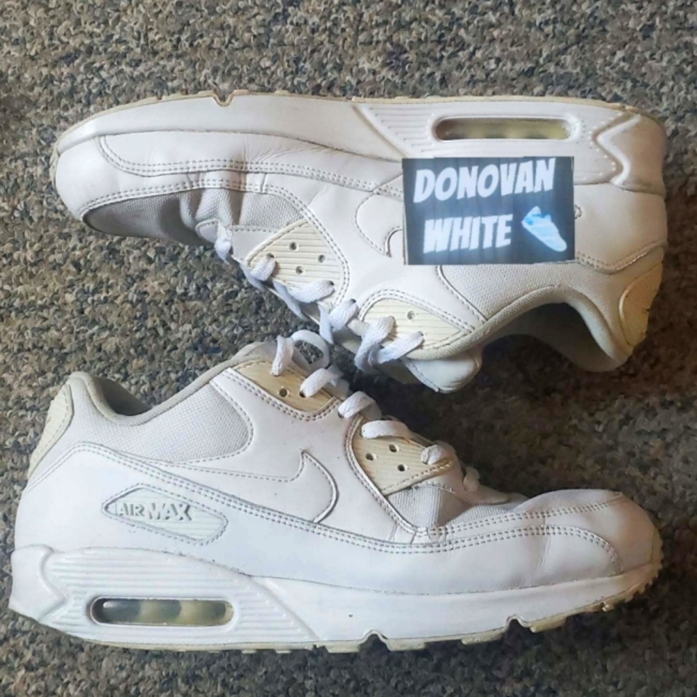 White Nike Air Max 90